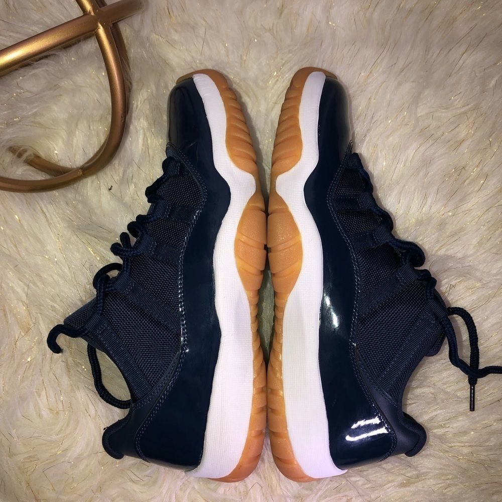 Air Jordan 11 Retro Low - Picture 4 of 7
